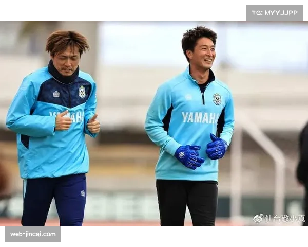 新发型助力磐田喜悦中场，金色头发成为赛场焦点